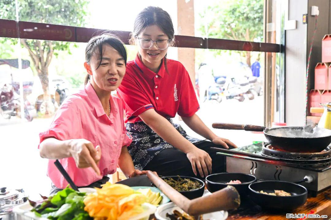 全网追的“扁担女孩”，找了一份暑假工，时薪12元 - 金华生活资讯 - 金华28生活网 jh.28life.com