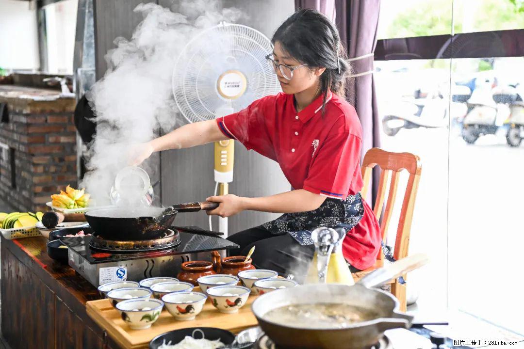 全网追的“扁担女孩”，找了一份暑假工，时薪12元 - 金华生活资讯 - 金华28生活网 jh.28life.com